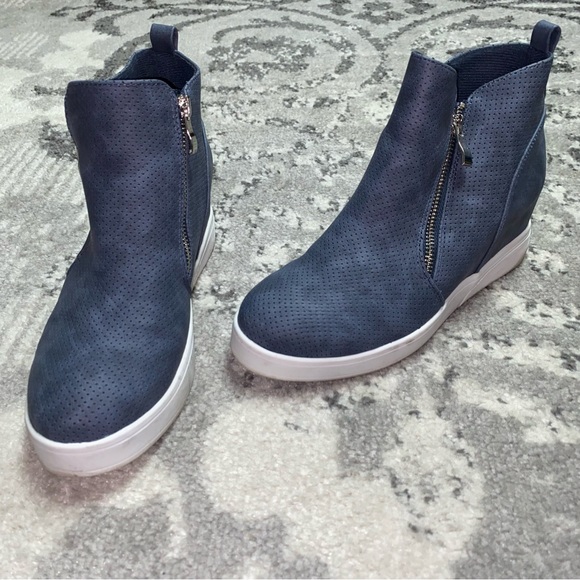 Journee Collection Pennelope Blue Laser Cut Zipper Top Wedge Sneakers - Picture 3 of 13